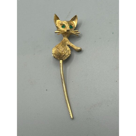 Vintage Cute Cat Kitten Pin Brooch Long Dangling Tail Gold Tone and Green Eyes - Picture 2 of 5